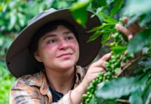 Nestlé continúa impulsando la capacitación de jóvenes caficultores en la región